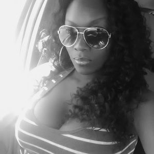 Meet your Posher, Monique